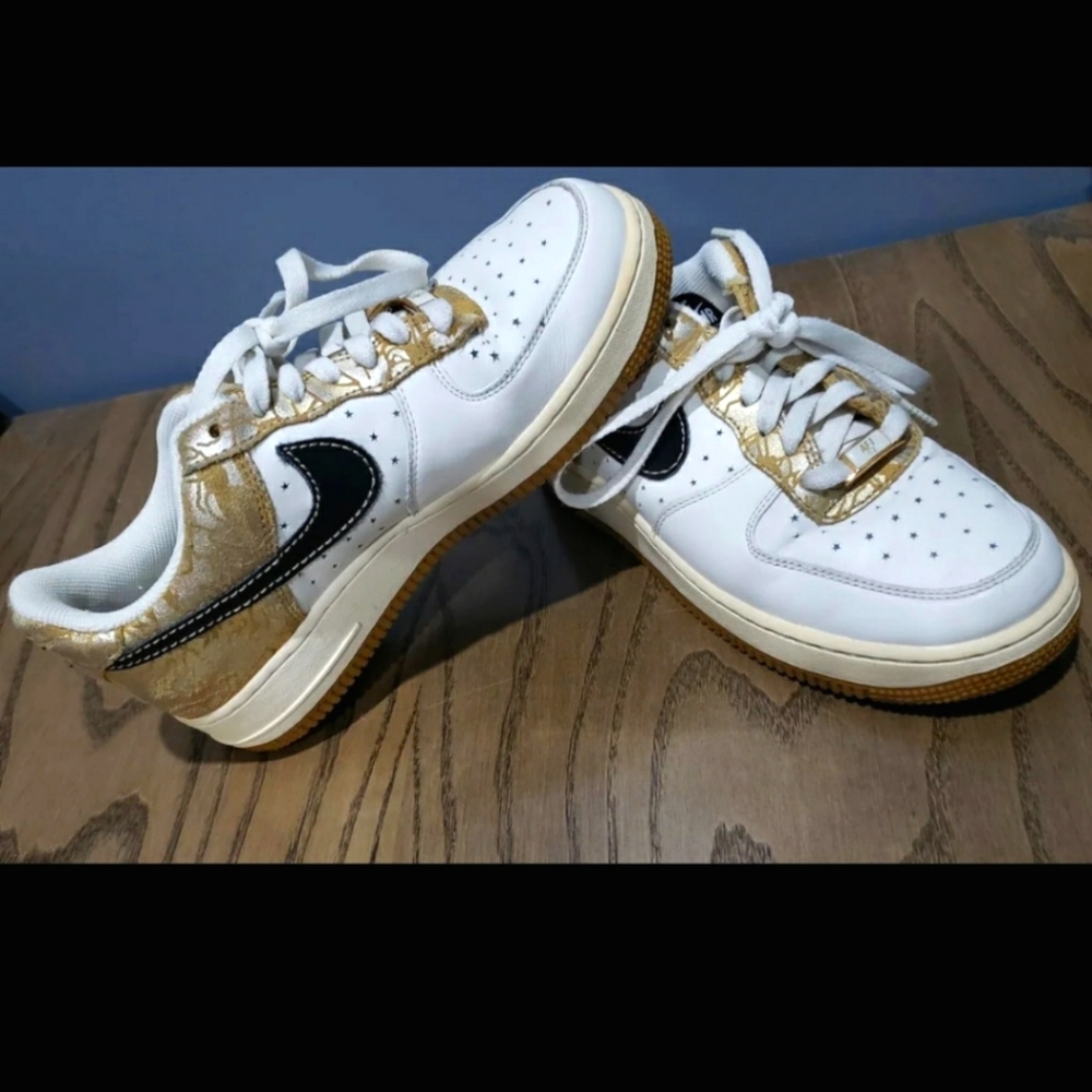 Retro Nike Air Force 1 '82 gold/white womens sneakers
